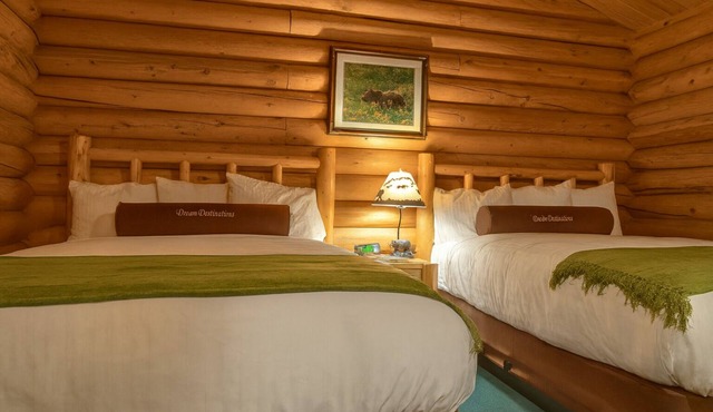 Two Enchanting Mountain Cabin with Lodge Feel | Close to Yellowstone