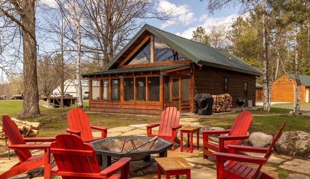 Unique Timber frame Cabin-lake access-private boat dock