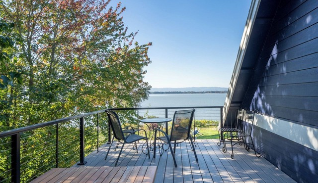 Upscale Lakefront ADU w/Access to Pickleball Court