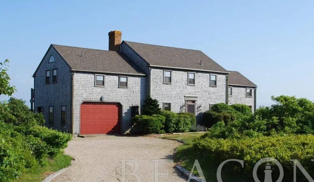 Upside down colonial house