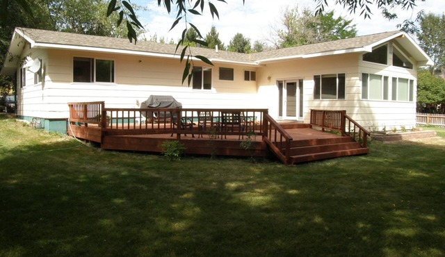 Vacation home on the Missouri River, 3 bdrm, 2 bath sleeps 10,