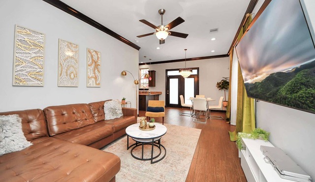 Vibrant 3BR Getaway with Hot Tub