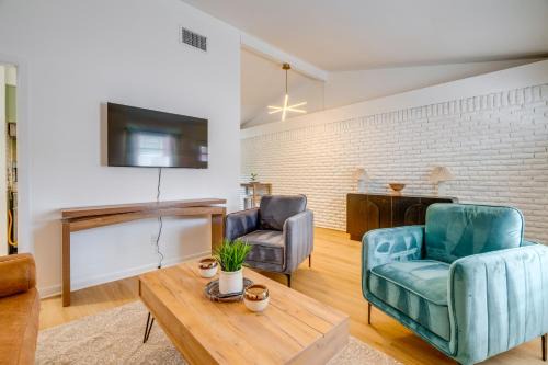 Walk to Campus: Creekside Austin Duplex!