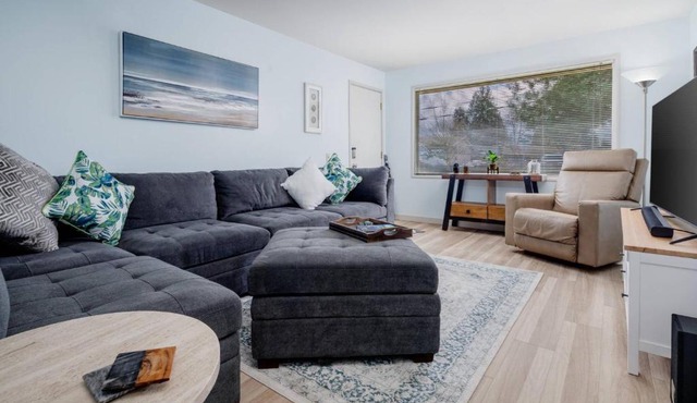 Walnut Bungalow West