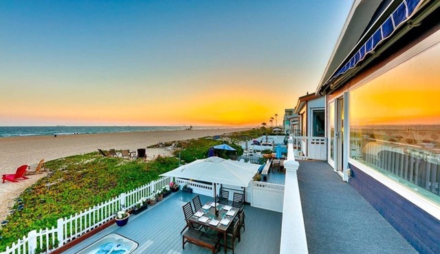 Waterfront Beach Home w/Amazing Views, Jacuzzi + Deck