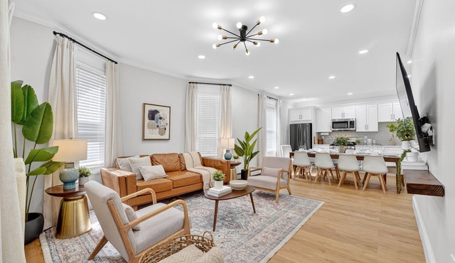 World Cup 5BR Group stay Near Downtown Boston Parking, Backyard & Walk to Train
