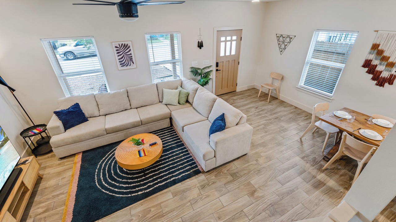 Photo of Livingroom in Government Hill