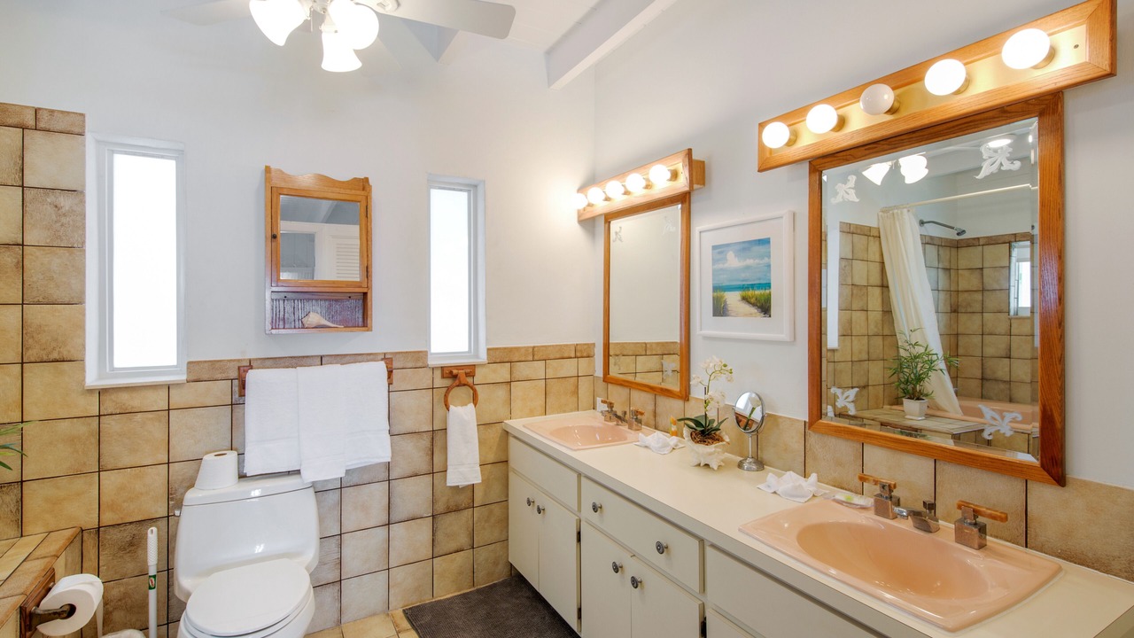Photo of Bathroom in Lower Matecumbe Beach