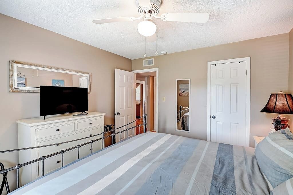 Photo of Bedroom in Point Venture
