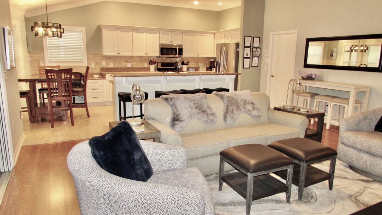 Photo of Livingroom in Sunset Pointe